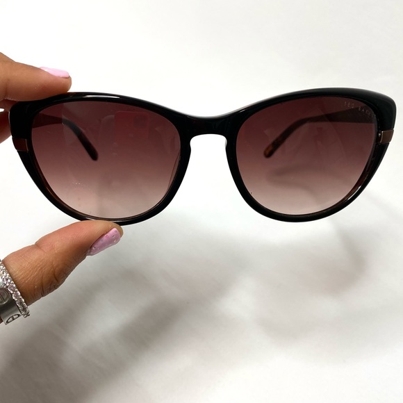 TED BAKER LONDON cat eye sunglasses ๐ - Picture 11 of 16
